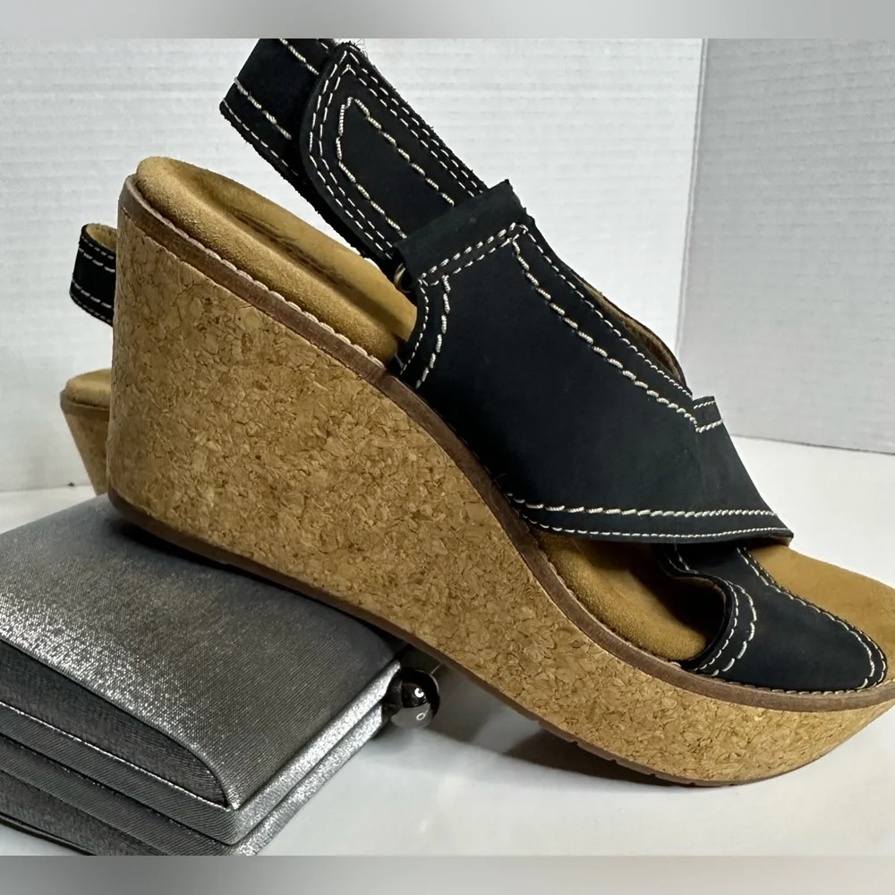 EUC CLARKS Aisley Tulip Wedge Sandal in Black  7.5 - Picture 6 of 8